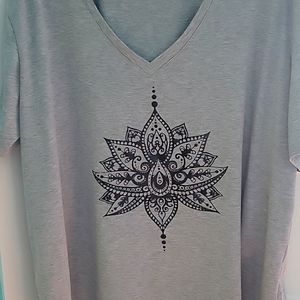 Lotus design plus size v neck size 2XL NWOT New without tags gray black